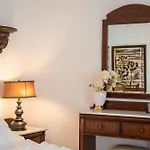 Sunrock - Menexes Hotel apartamentowy 3*