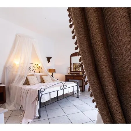 Sunrock - Menexes Aparthotel Stelida (Naxos)
